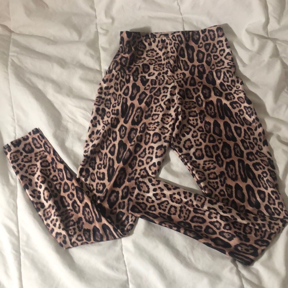 Onzie high rise leopard print leggings Sz XS